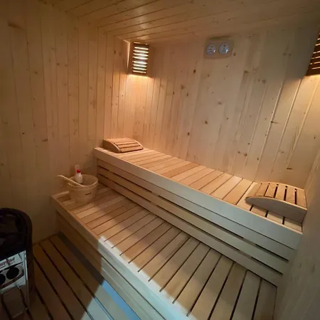 Ambassador Skyline טיראנה