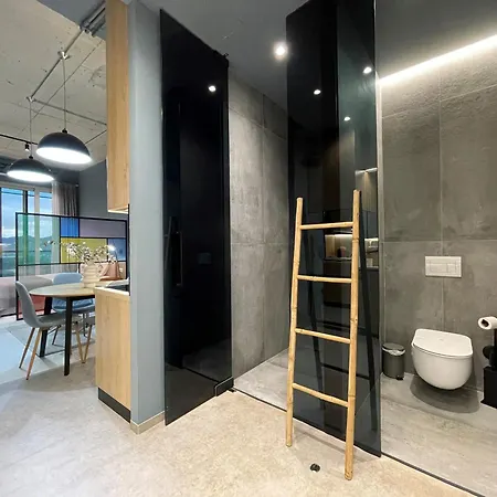 Ambassador Skyline 4* טיראנה