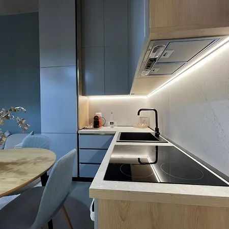 מלון דירות Ambassador Skyline 4*