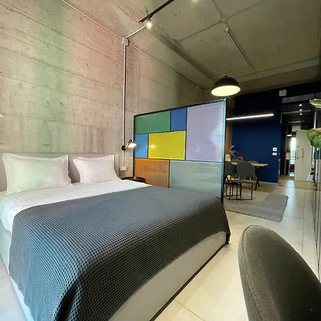 Ambassador Skyline מלון דירות 4*