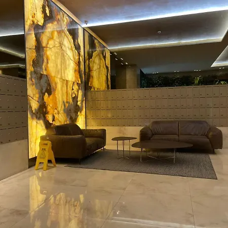 Ambassador Skyline 公寓式酒店 地拉那