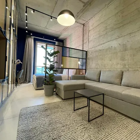 Ξενοδοχείο με διαμερίσματα Ambassador Skyline 4*
